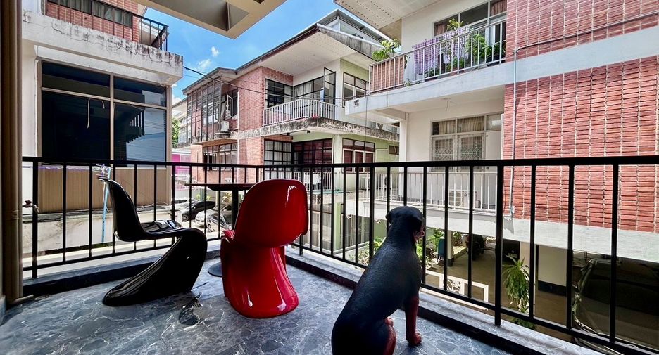 For rent and for sale 5 bedrooms retail Space in Watthana, Bangkok