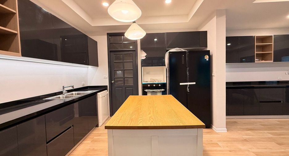 For rent 4 bedrooms house in Mae Rim, Chiang Mai