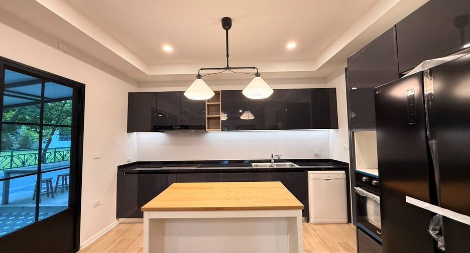 For rent 4 bedrooms house in Mae Rim, Chiang Mai