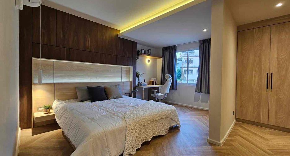 For sale and for rent 3 bedrooms house in Watthana, Bangkok