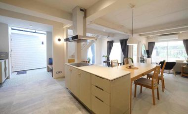 For sale and for rent 3 bedrooms house in Watthana, Bangkok