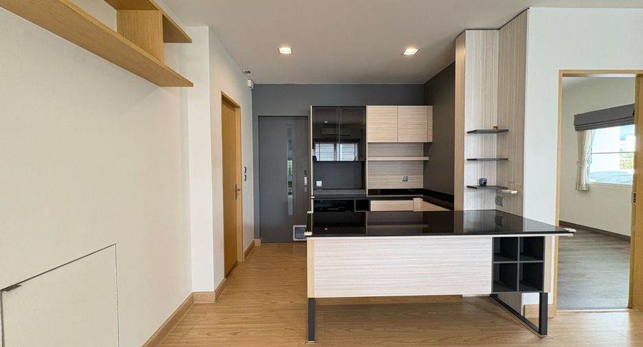For rent 4 bedrooms house in Bang Phli, Samut Prakan