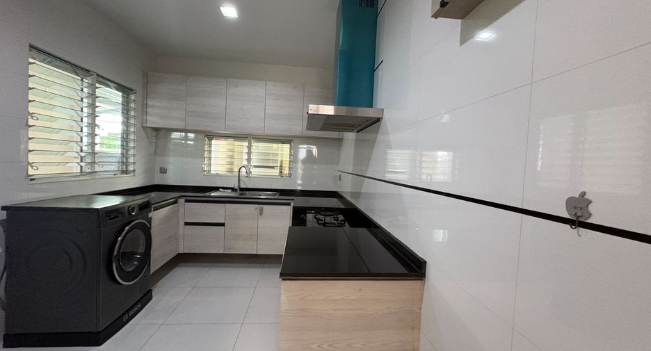 For rent 4 bedrooms house in Bang Phli, Samut Prakan