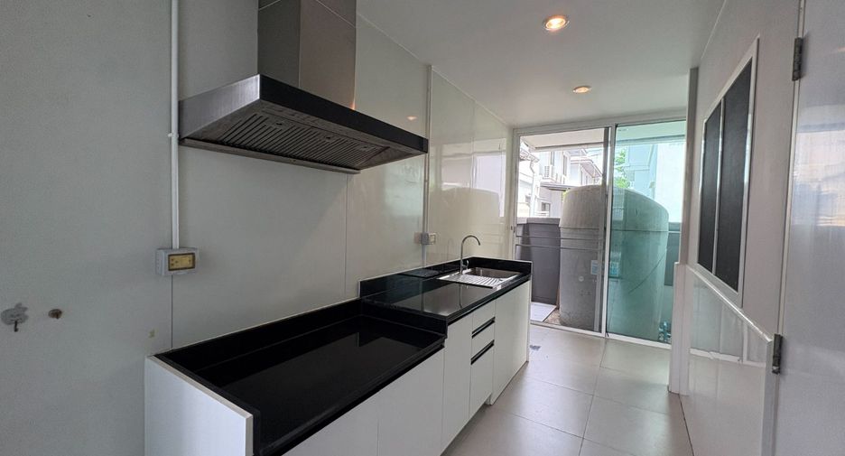 For rent 4 bedrooms house in Bang Phli, Samut Prakan
