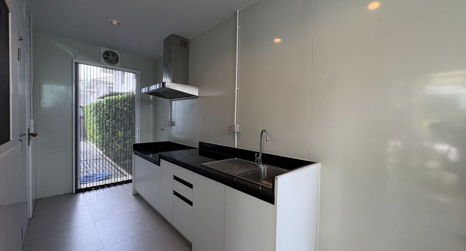 For rent 4 bedrooms house in Bang Phli, Samut Prakan