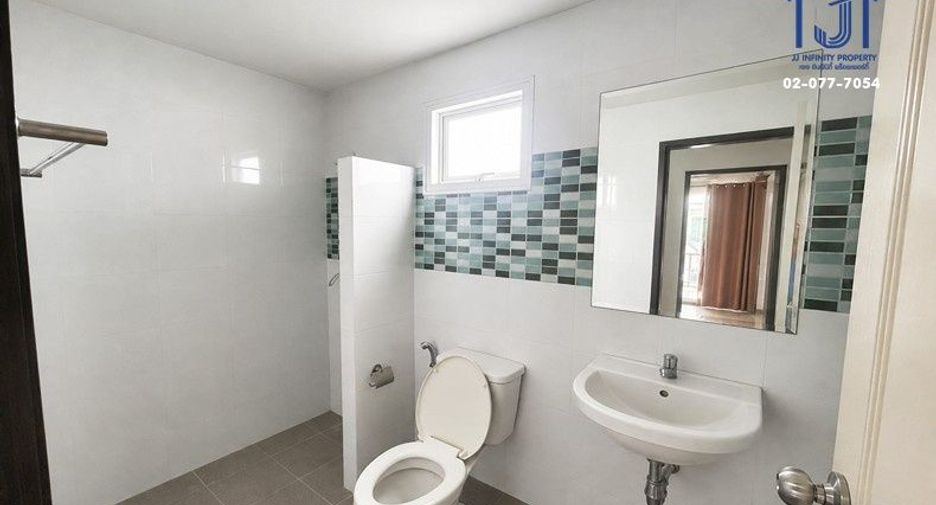 For sale 3 bedrooms house in Lam Luk Ka, Pathum Thani