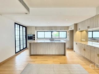 Продажа 5 спальни дом в Щаттхана, Бангкок