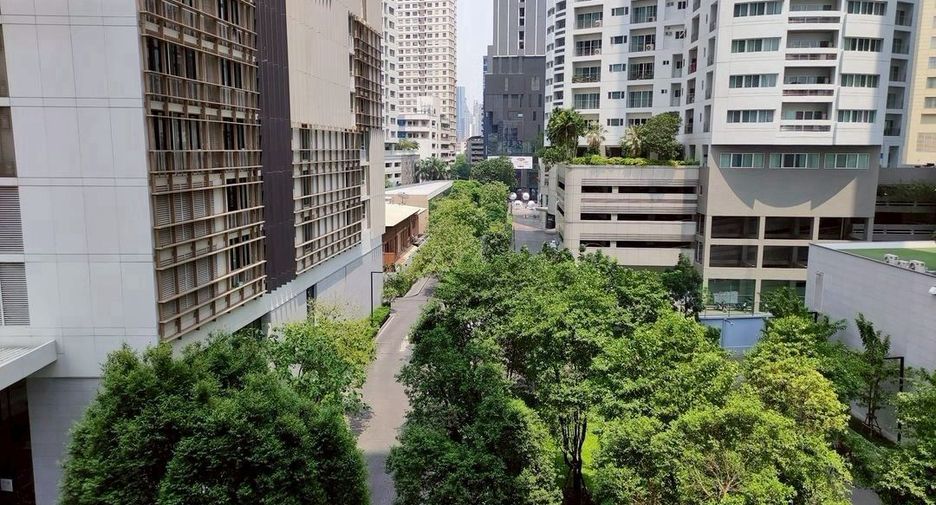 For sale 1 bed condo in Khlong Toei, Bangkok