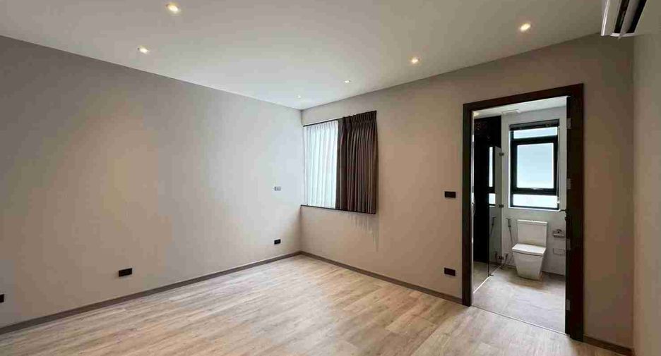 For sale 4 bedrooms villa in Hang Dong, Chiang Mai