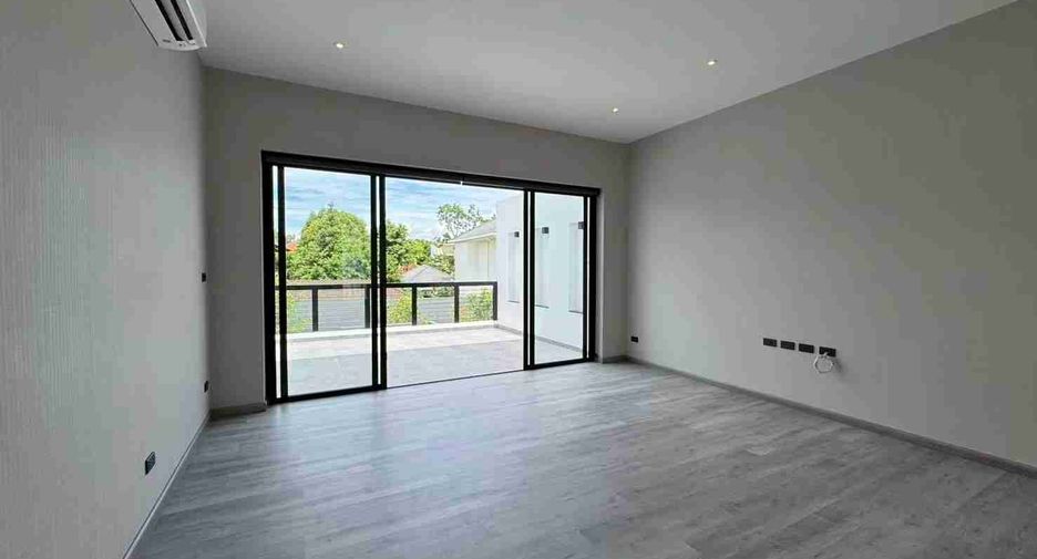 For sale 4 bedrooms villa in Hang Dong, Chiang Mai
