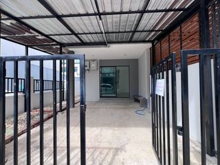 For rent and for sale 2 bedrooms townhouse in Sam Phran, Nakhon Pathom