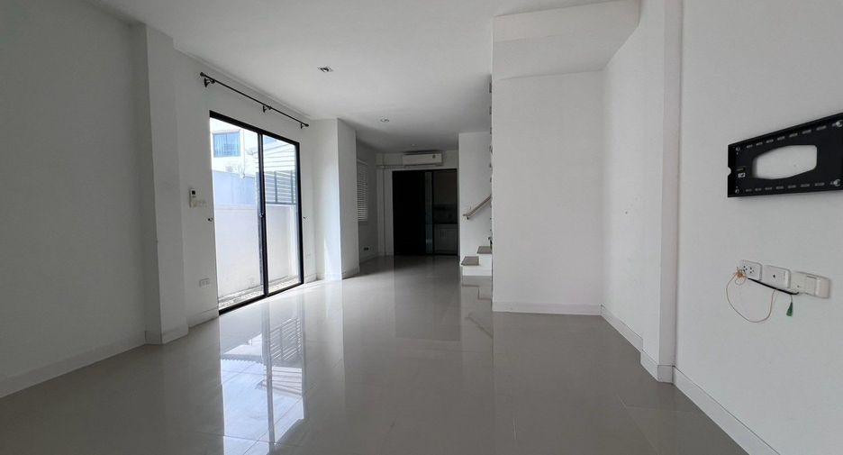 For rent and for sale 2 bedrooms townhouse in Sam Phran, Nakhon Pathom