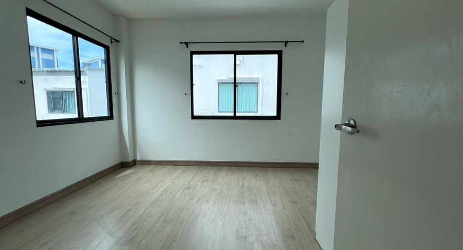 For rent and for sale 2 bedrooms townhouse in Sam Phran, Nakhon Pathom