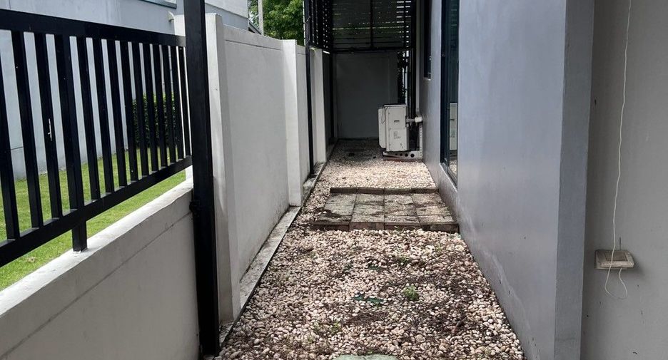 For rent and for sale 2 bedrooms townhouse in Sam Phran, Nakhon Pathom