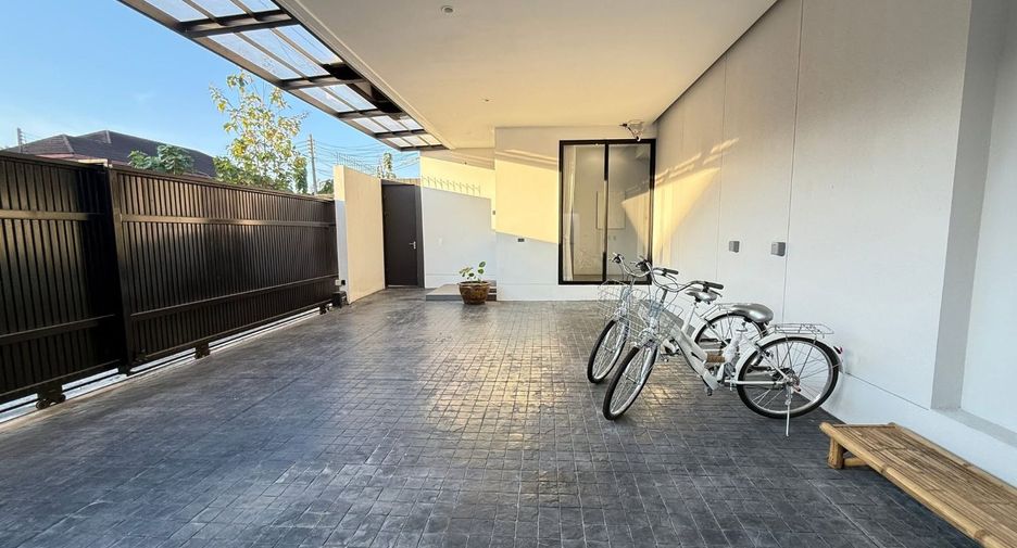 For rent 4 bedrooms villa in Mueang Chiang Mai, Chiang Mai