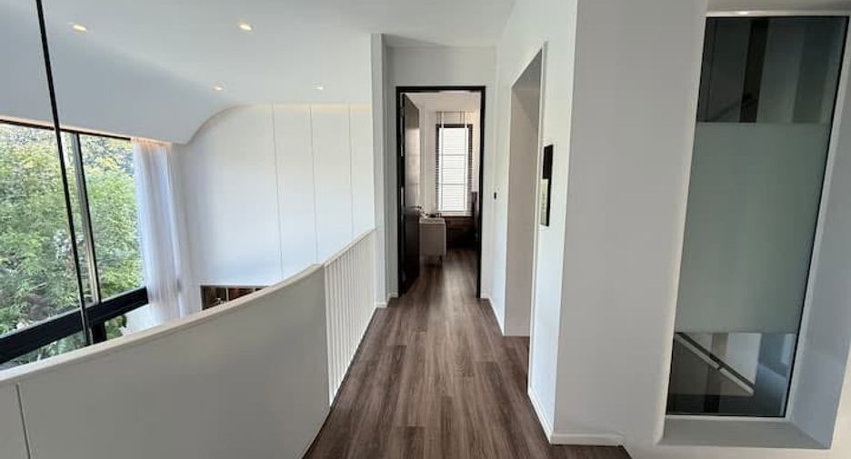 For rent 4 bedrooms villa in Mueang Chiang Mai, Chiang Mai