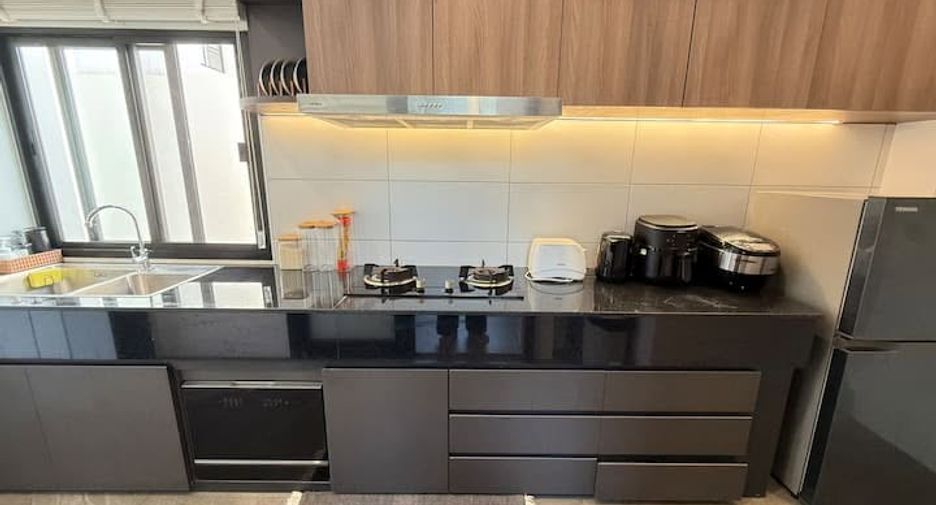For rent 4 bedrooms villa in Mueang Chiang Mai, Chiang Mai