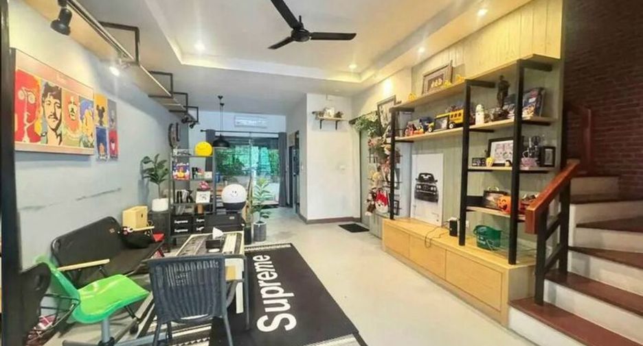 For sale 3 bedrooms townhouse in Bang Khae, Bangkok