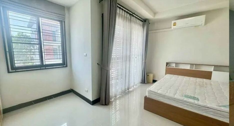 For sale 3 bedrooms townhouse in Bang Khae, Bangkok