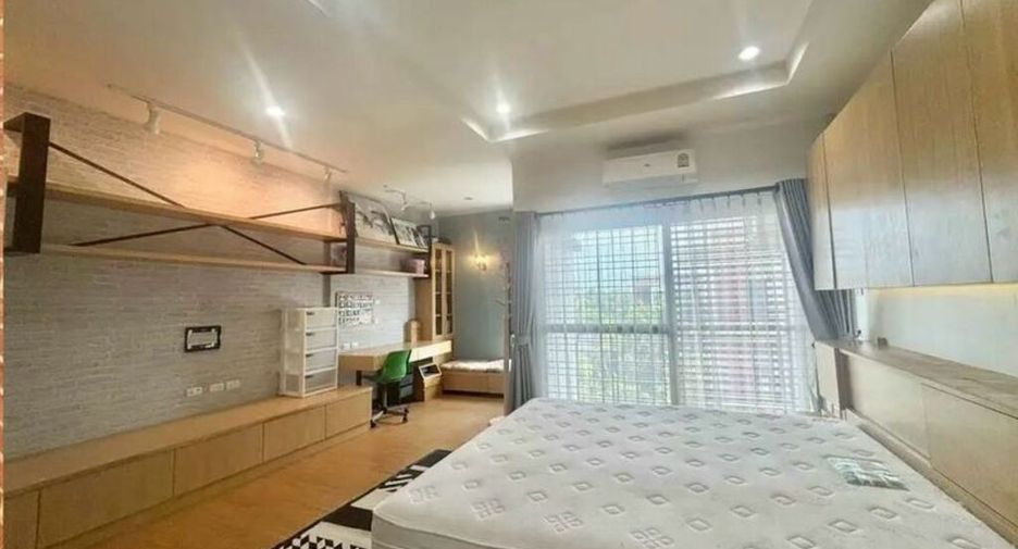 For sale 3 bedrooms townhouse in Bang Khae, Bangkok