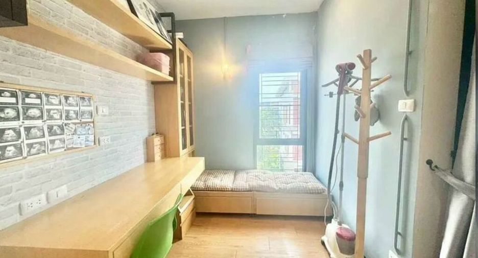 For sale 3 bedrooms townhouse in Bang Khae, Bangkok