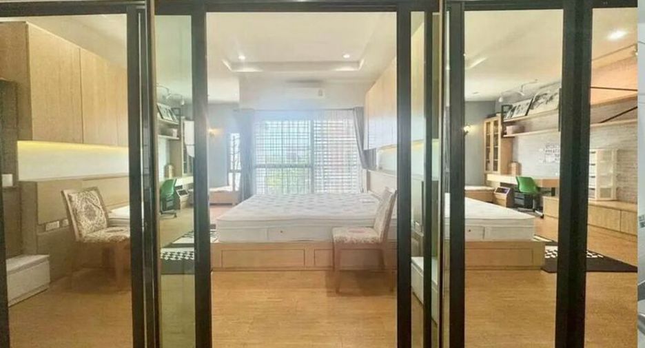 For sale 3 bedrooms townhouse in Bang Khae, Bangkok
