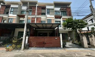For sale 3 bedrooms townhouse in Bang Khae, Bangkok