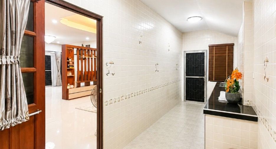 For sale 5 bedrooms house in Mueang Ratchaburi, Ratchaburi