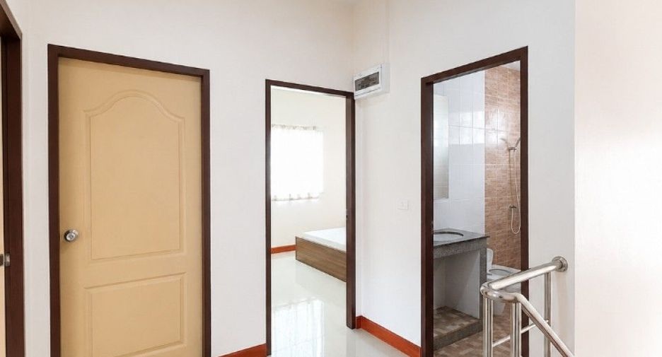 For sale 3 bedrooms house in Krathum Baen, Samut Sakhon