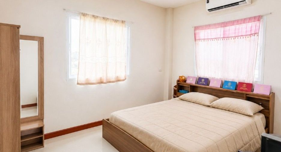 For sale 3 bedrooms house in Krathum Baen, Samut Sakhon