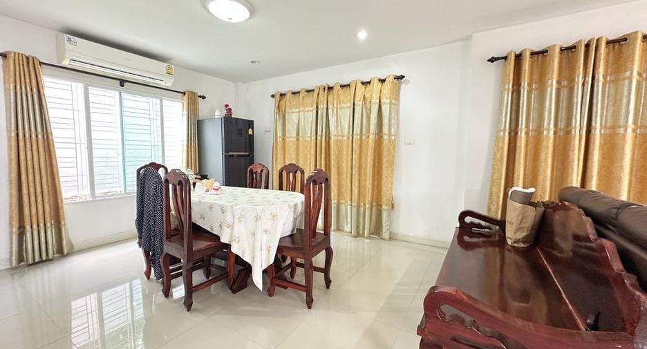 À louer 3 chambres maison à Bang Lamung, Chonburi