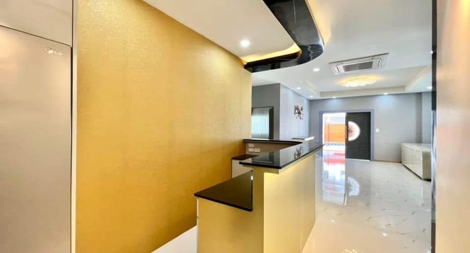 À louer 4 chambres villa à Bang Lamung, Chonburi