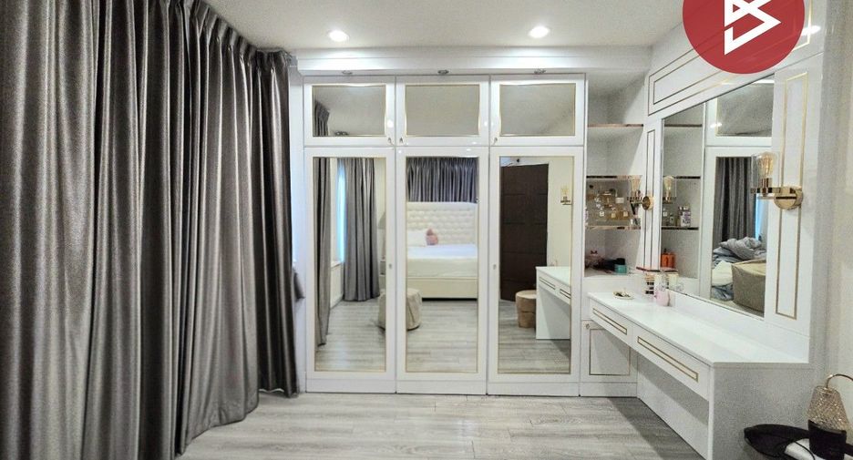 For sale 4 bedrooms townhouse in Phra Samut Chedi, Samut Prakan