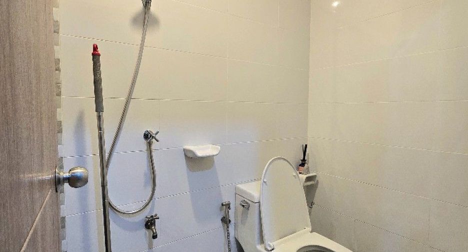 For sale 4 bedrooms townhouse in Phra Samut Chedi, Samut Prakan