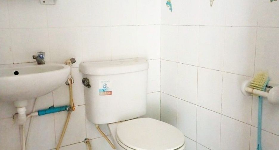Casa adosada en venta de 3 habitaciones en Sam Phran, Nakhon Pathom