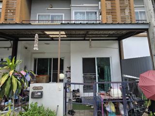 For sale 4 bedrooms townhouse in Krathum Baen, Samut Sakhon