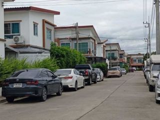 For sale 4 bedrooms townhouse in Krathum Baen, Samut Sakhon