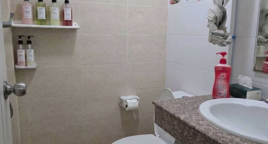 For sale 4 bedrooms townhouse in Krathum Baen, Samut Sakhon