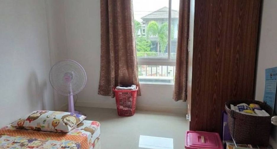 For sale 4 bedrooms townhouse in Krathum Baen, Samut Sakhon