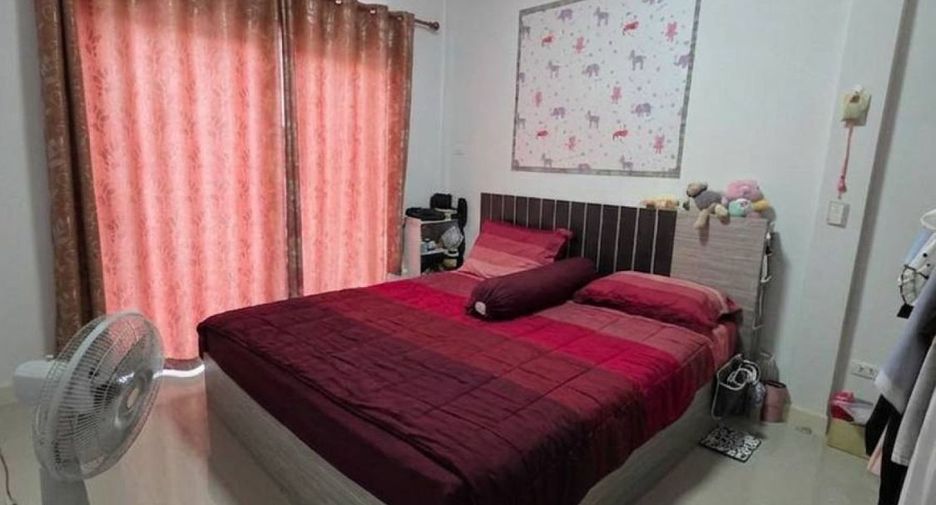 For sale 4 bedrooms townhouse in Krathum Baen, Samut Sakhon