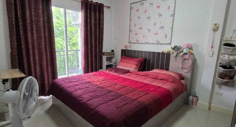 For sale 4 bedrooms townhouse in Krathum Baen, Samut Sakhon