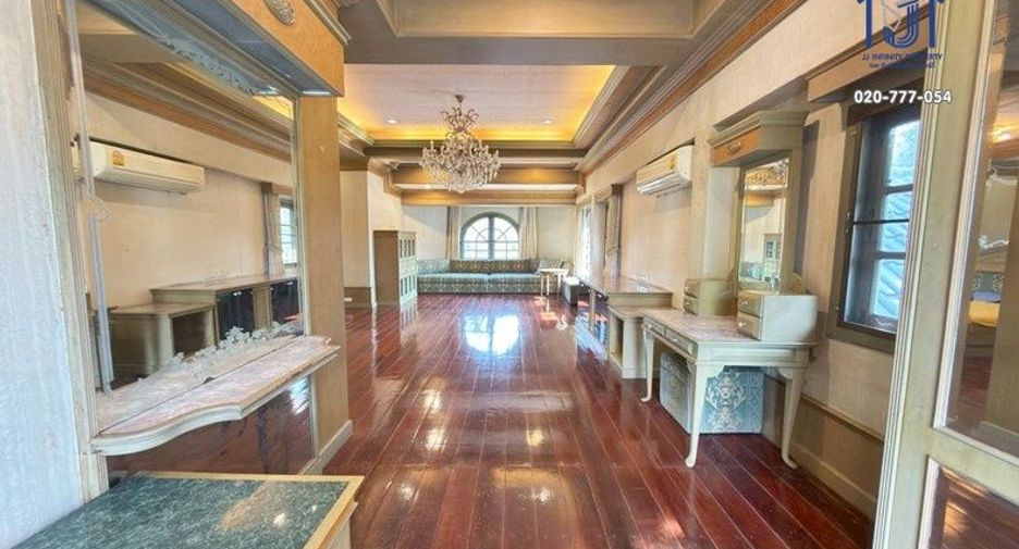 For sale 5 bedrooms house in Min Buri, Bangkok