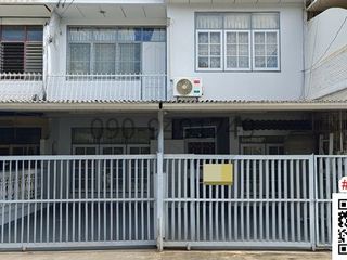 For rent 3 bedrooms townhouse in Din Daeng, Bangkok