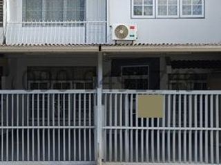 For rent 3 bedrooms townhouse in Din Daeng, Bangkok
