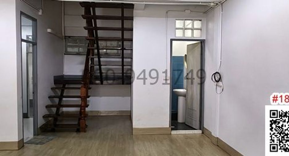 For rent 3 bedrooms townhouse in Din Daeng, Bangkok