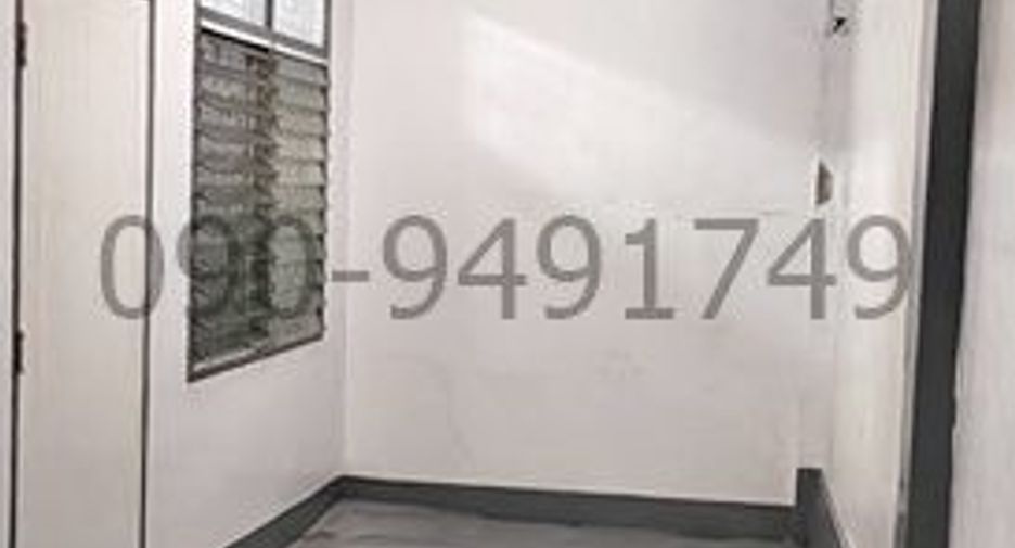 For rent 3 bedrooms townhouse in Din Daeng, Bangkok