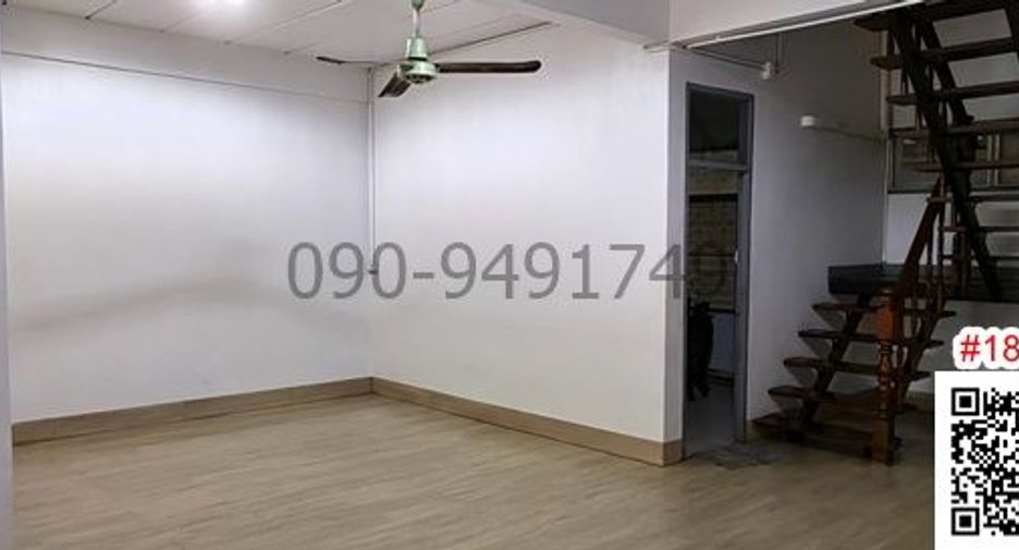 For rent 3 bedrooms townhouse in Din Daeng, Bangkok