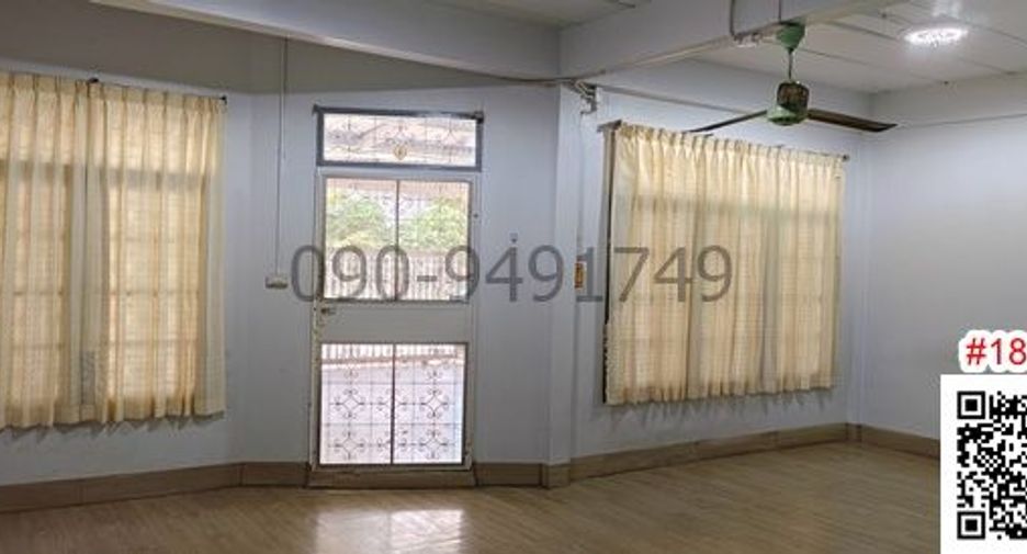 For rent 3 bedrooms townhouse in Din Daeng, Bangkok