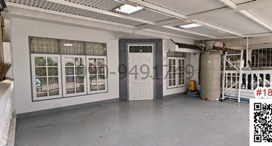 For rent 3 bedrooms townhouse in Din Daeng, Bangkok