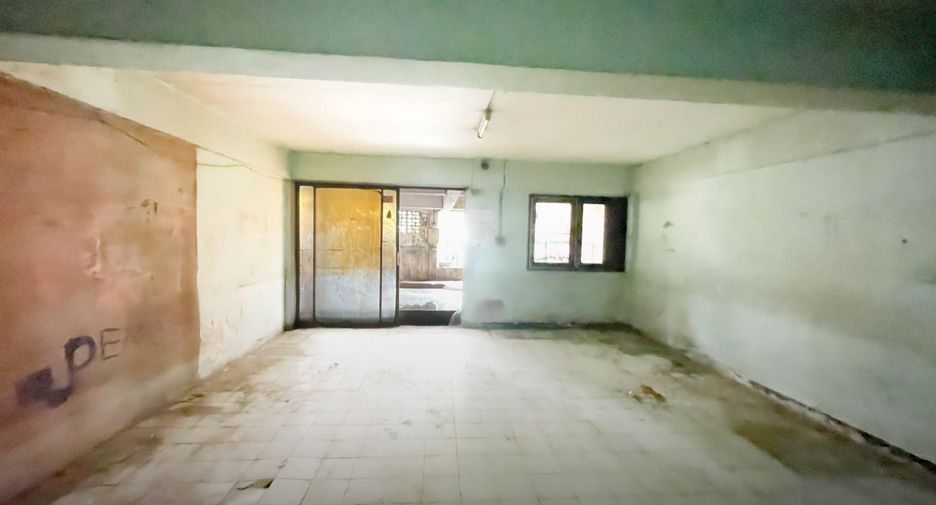 For sale 5 bedrooms townhouse in Bang Na, Bangkok